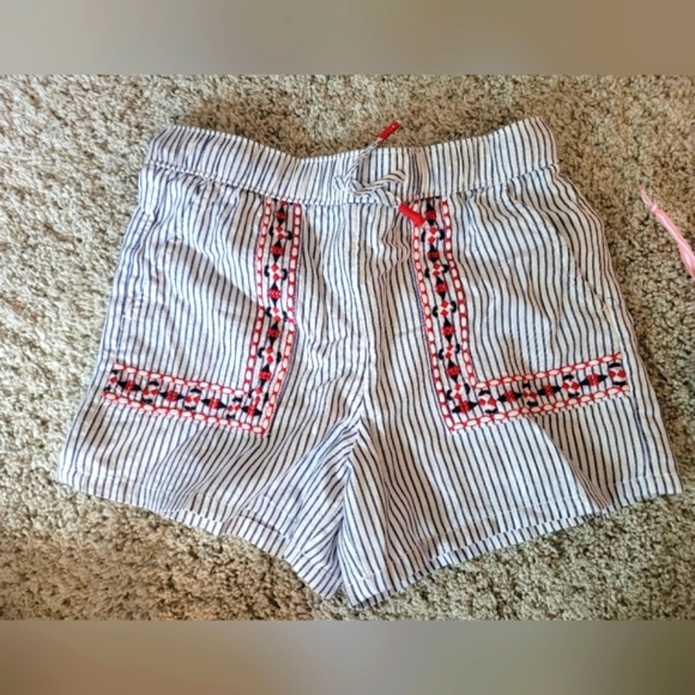 Girla Vineyard Vines linen shorts, brand new, with tags.